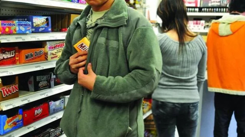 Paytaxtda marketdən oğurluq edən şəxs saxlanılıb