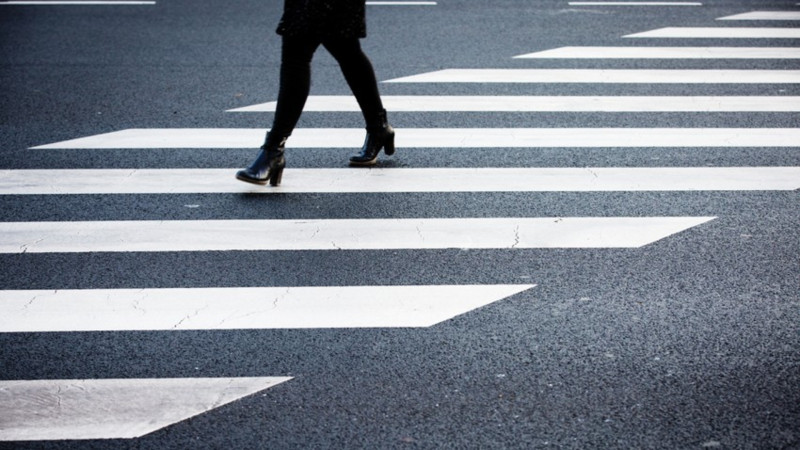 İşə gedən gənc müəllimi maşın vurub öldürdü