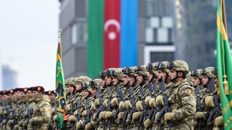 Hərbi xidmətdən ehtiyata buraxılanların geyim formalarını daşıya biləcəyi günlər müəyyənləşib