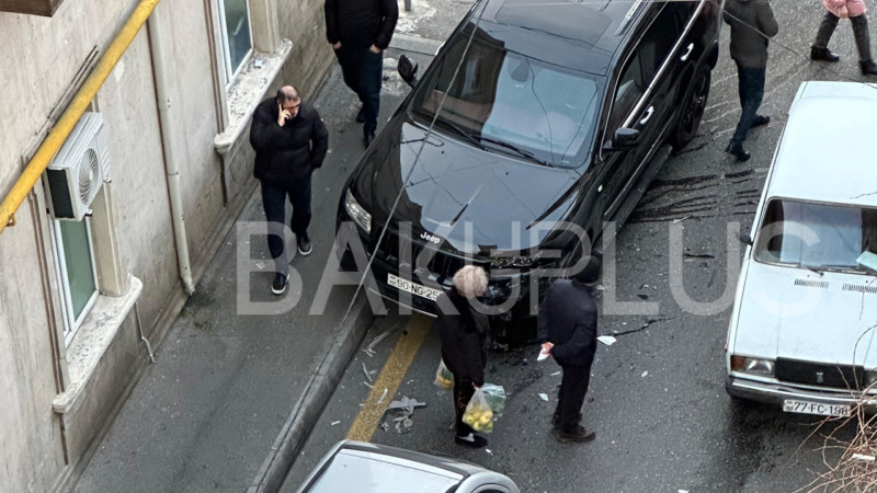 Şəhərin mərkəzində avtomobillər toqquşdu – VİDEO