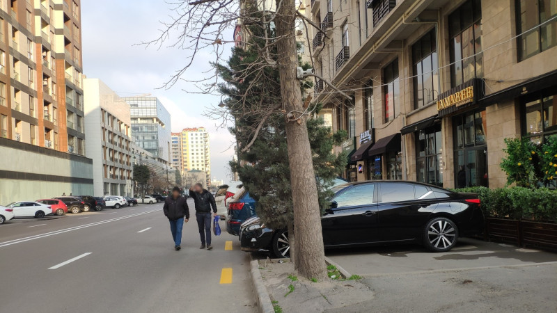 Bakıda zəbt edilən səkilər – Bədbəxt hadisə baş verdikdən sonra günahkar kim olacaq? + FOTO 
