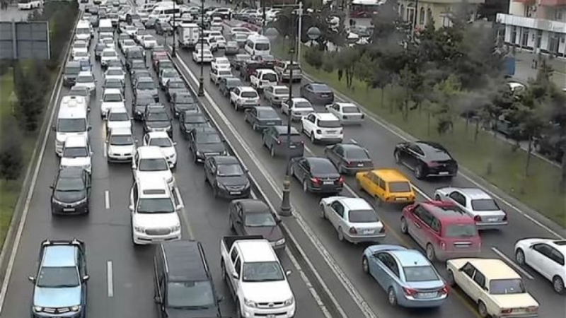 Hazırda bu yollarda sıxlıq var - SİYAHI
