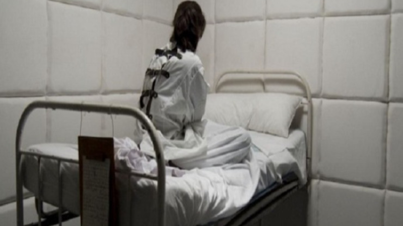 Azərbaycanda ŞOK: Falçıya gedən qadın dəli oldu