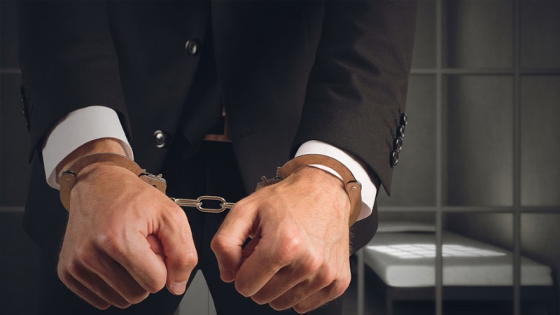 61 min manatlıq dələduzluqda ittiham edilən generalın məhkəməsi başlayır