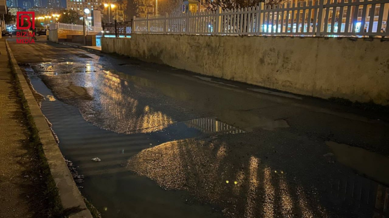 “Nəsimi” metrostansiyasının çıxışındakı yolu su BASDI – VİDEO    