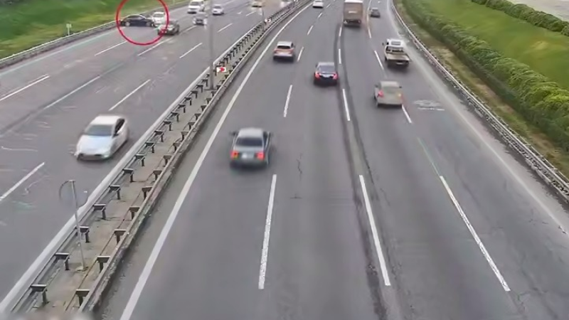 Aeroport yolunda qəza sıxlığa səbəb olub - VİDEO   