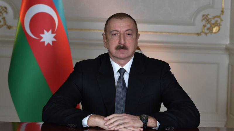 Prezident Dövlət Gömrük Komitəsinin sədrini təltif etdi
