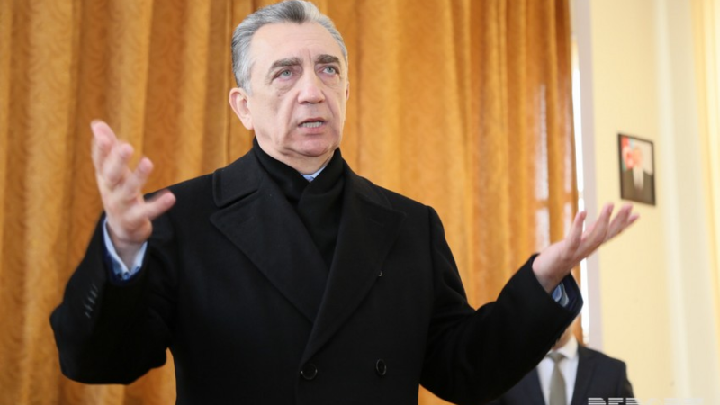 İcra başçısı jurnalistin sualına qəzəbləndi - VİDEO