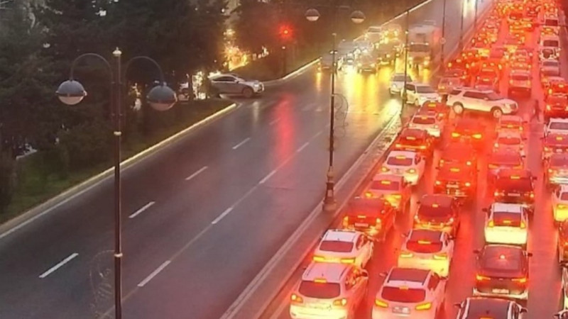 Bakının bu yollarında tıxac var - SİYAHI