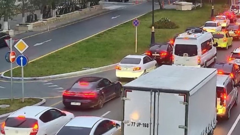 Bu yollarda tıxac var - SİYAHI