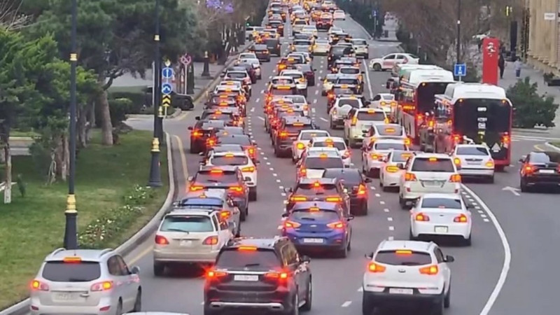 Bu yollarda tıxac var - SİYAHI