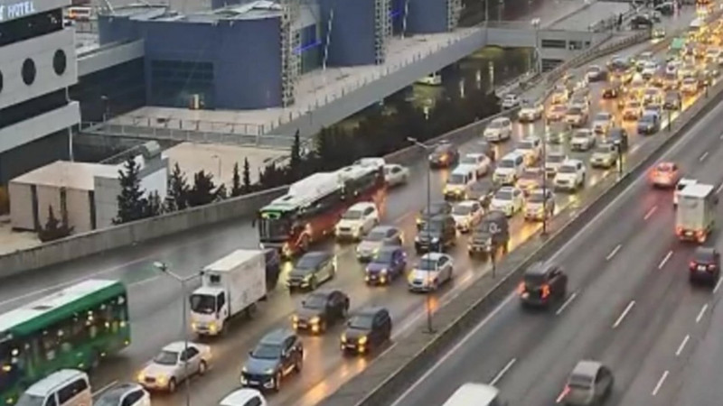 Bakının bu yollarında yenə tıxac var - SİYAHI