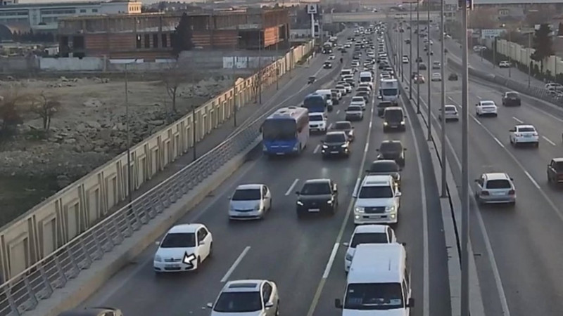 Bakıda bu yollarda tıxac var - SİYAHI