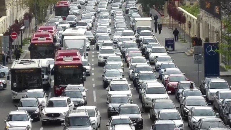 Bakıda bu yollarda tıxac var -SİYAHI