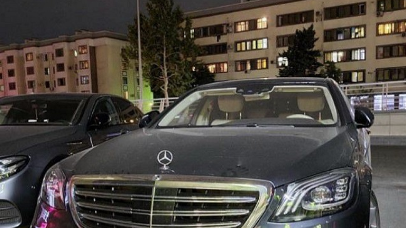 Biznesmenin avtomobilindən 124 min pul oğurlandı