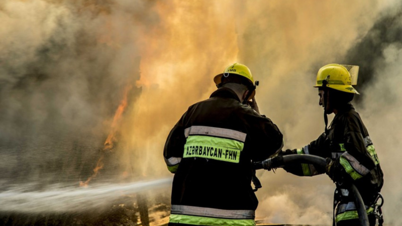 Bakıda mebel sexi yandı