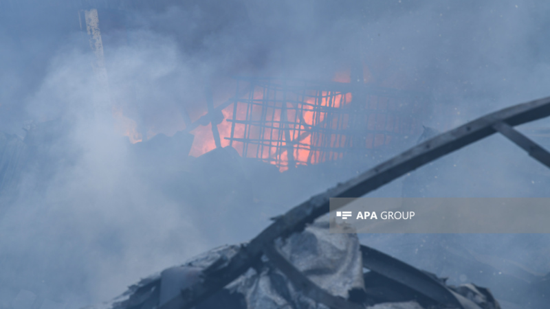 Sabunçuda ev yanıb