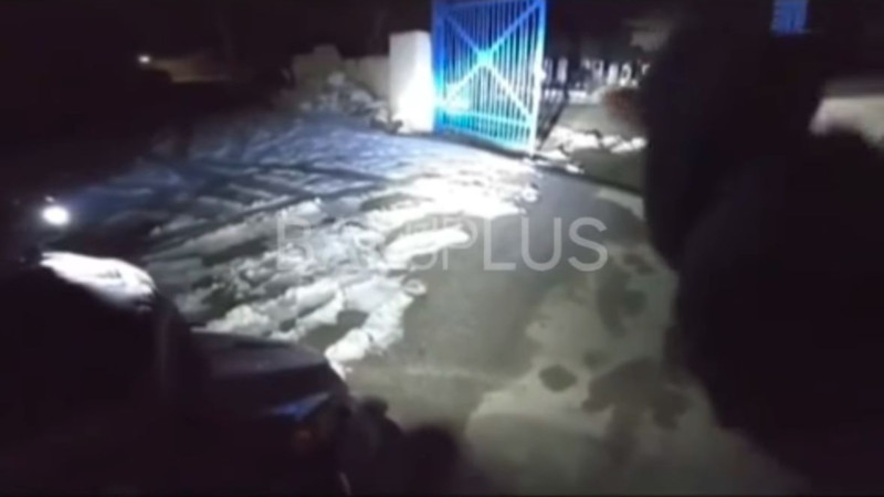 Gecə vaxtı qəbiristanlığa yemək sifariş verdi - 12 qəbir say + VİDEO