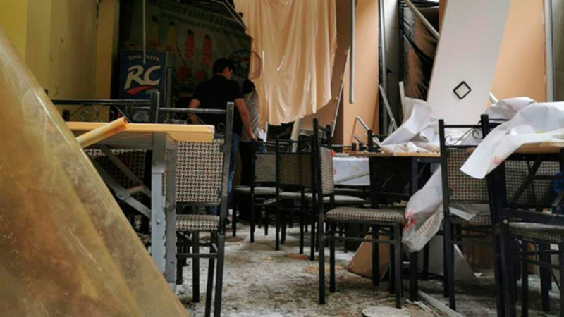 Bakıda kafedə bıçaqlanma oldu