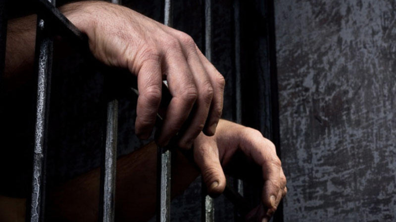 Xəstə anasını döyə-döyə qətlə yetirən oğul HƏBSDƏ ÖLDÜ