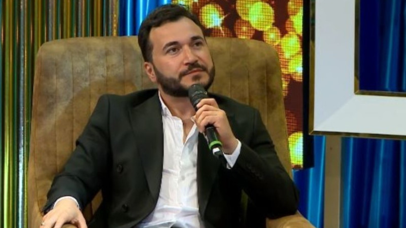 Müğənni Elvin: Məktəblərdə kişi müəllim yoxdur, acınacaqlı vəziyyətdir