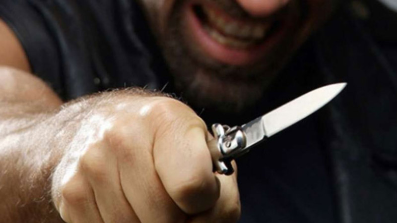 Bakıda kişi arvadına göz dikən qonşusunu BIÇAQLADI