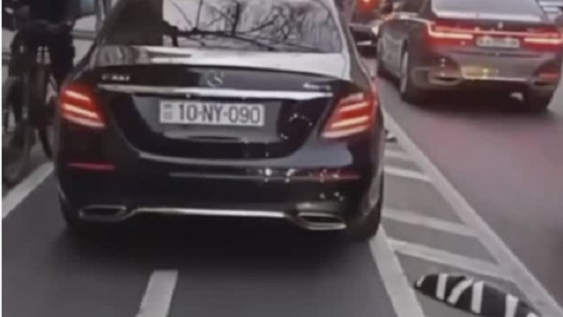 Velosiped yolu ilə gedən maşının sürücüsü cəzalandırıldı - VİDEO 