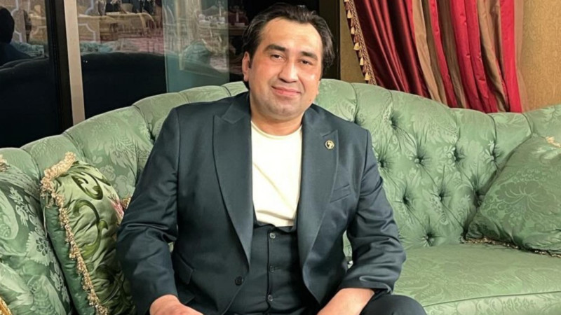 Müğənni Elton: Dayısı atamı şərləyib həbs etdirmişdi