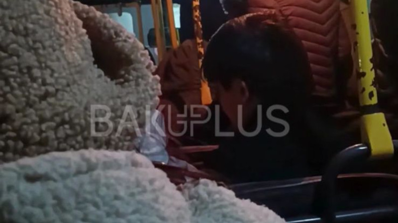 “Hüquqlarımı tapdalayırsan” – Sərnişin və sürücü arasında GƏRGİNLİK + VİDEO