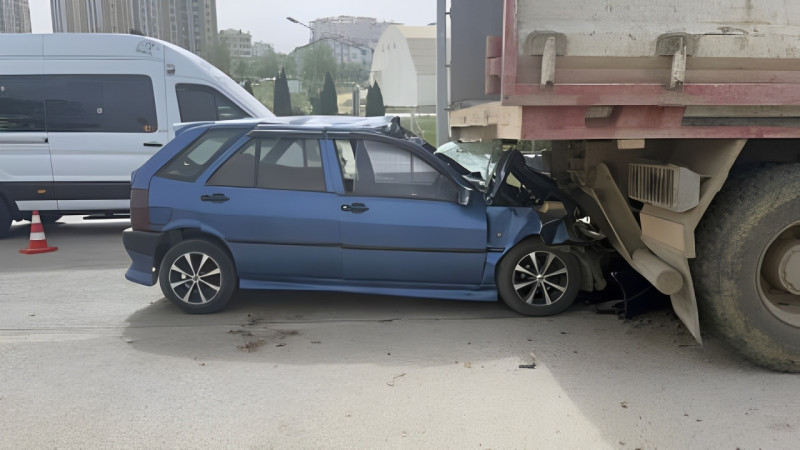 Lökbatanda yük avtomobili maşınla toqquşub, ər-arvad ölüb