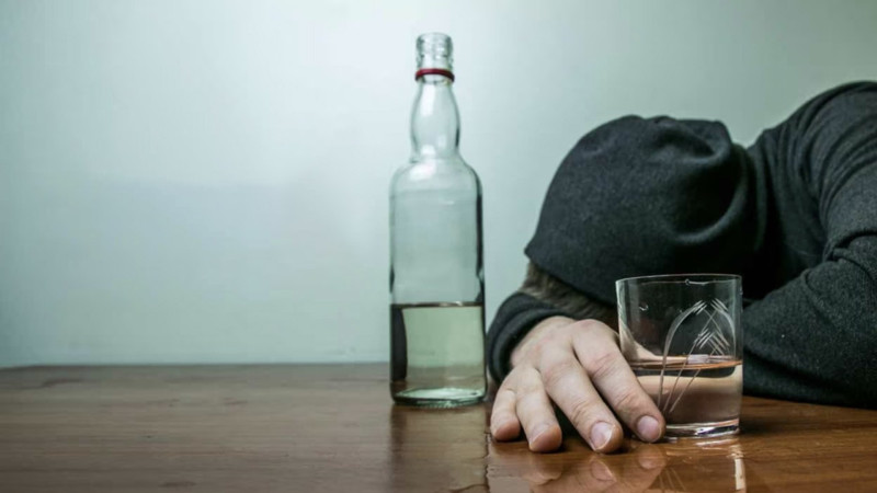 “Metil spirti ilə zəhərlənmələrin 85 faiz ölümlə nəticələnir” – Toksikoloqdan ÖZƏL AÇIQLAMA