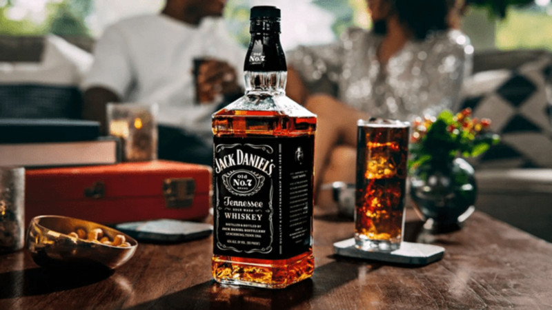 Oğurluq etmə sözünə qıcıqlandı, 2 viski oğurladı