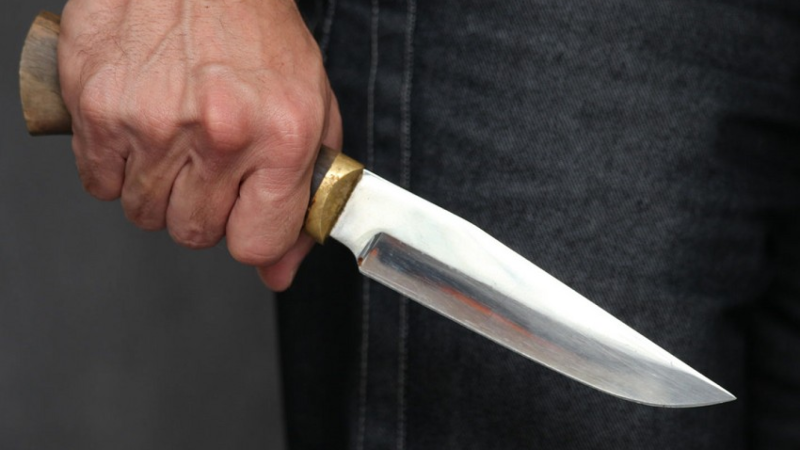 Ramanada kişi 15 manat üstündə QONŞUSUNU BIÇAQLADI