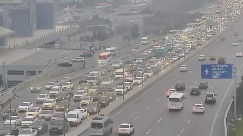 Bakıda yenə tıxac var - SİYAHI