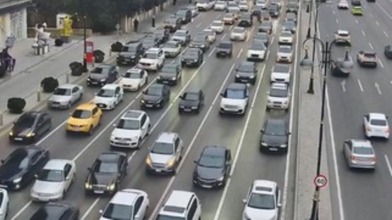 Bakıda yenə tıxac var - Sürücülərin diqqətinə