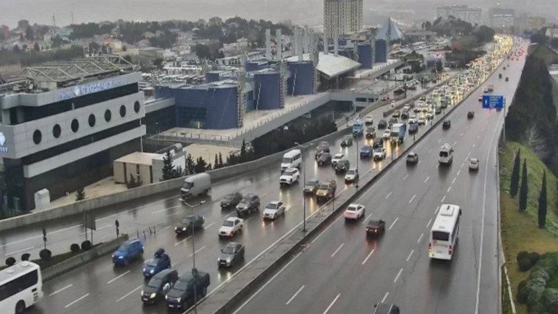 Bakıda tıxac olan yollar açıqlanıb – SİYAHI