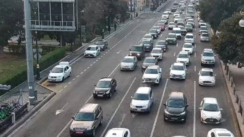 Bakının bir sıra yollarında nəqliyyatın sıxlığı yaranıb