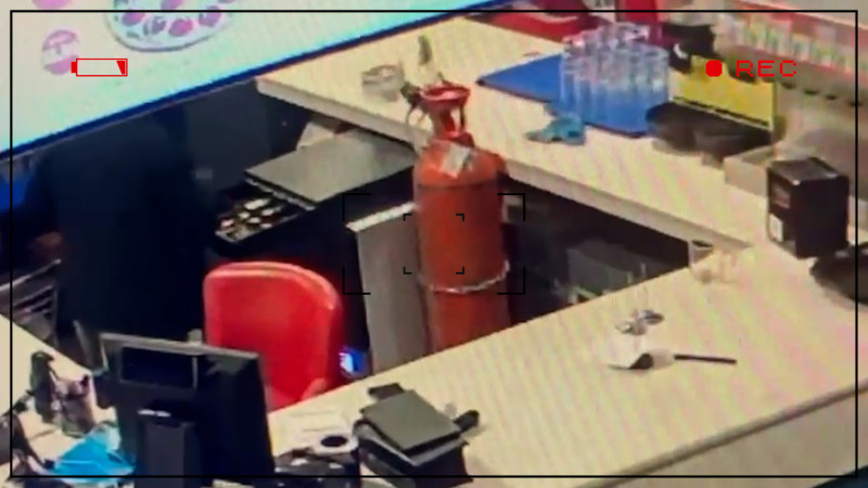 “Tamaşa” göstərib restoranı taladılar - FOTO/VİDEO