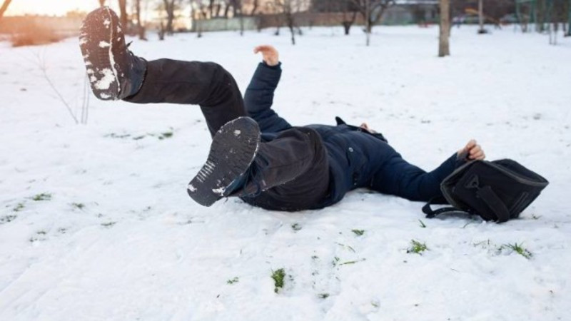 Qarlı havada xəsarət alanların sayı açıqlandı