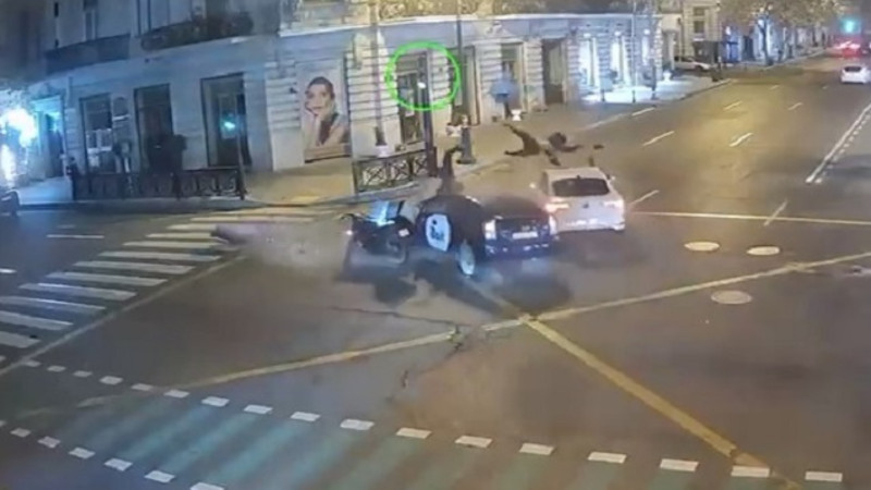 Bakıda motosikletçilərin düşdüyü dəhşətli qəzanın VİDEOSU 
