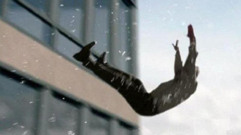 Abşeronda FACİƏ: Kişi binadan yıxılıb öldü