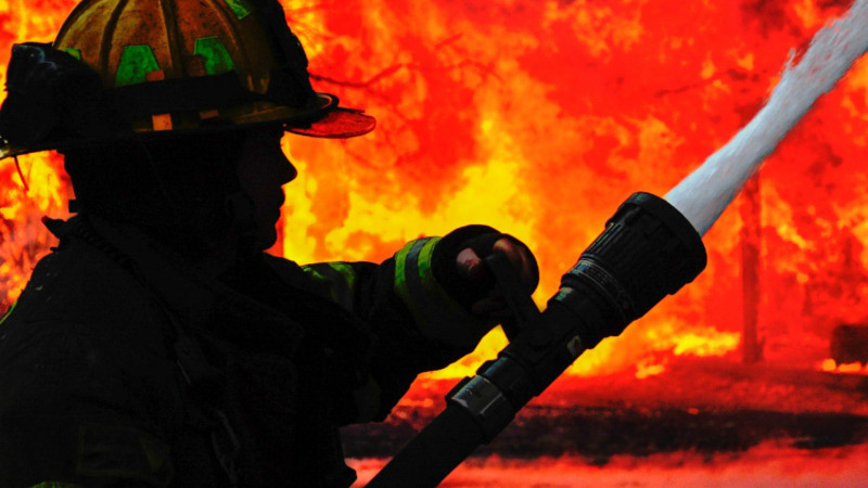 Bakıda 9 otaqlı ev yanıb