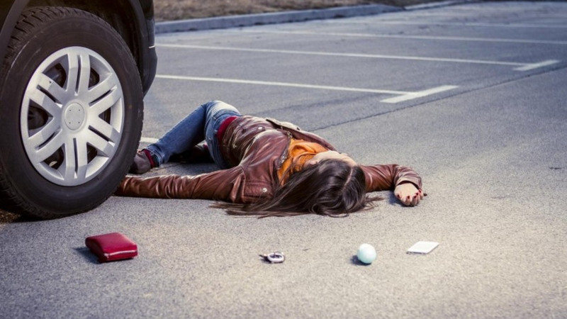 Yük avtomobili qadını vuraraq öldürüb