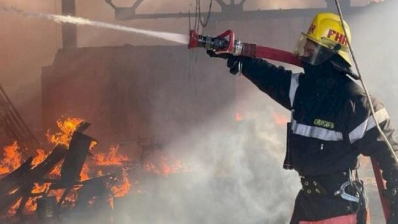 Neft Emalı Zavodunun ərazisindəki yanğın söndürülüb - VİDEO