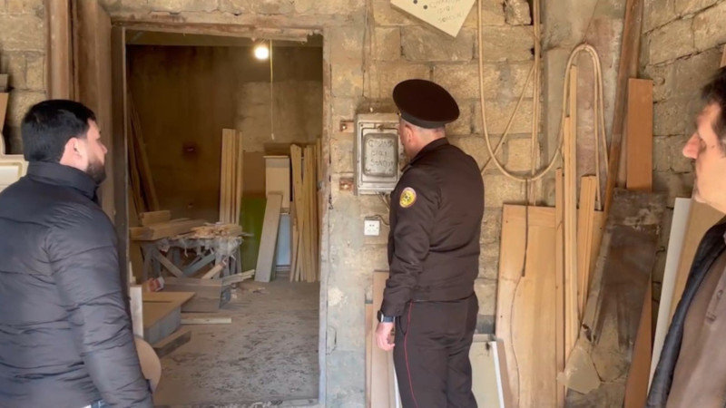 Dərnəgüldə yanğın təhlükəli taxta sexinin fəaliyyəti dayandırılıb - VİDEO 