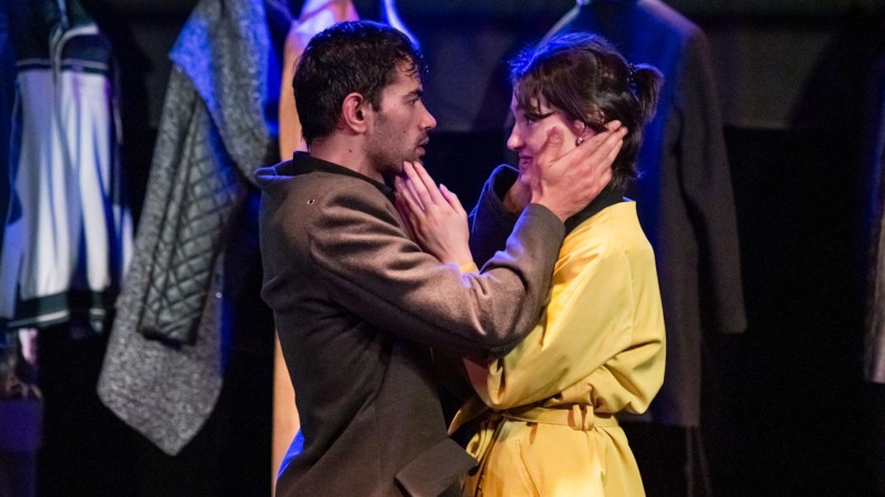 Teatr səhnəsində yıxılan aktyor danışdı