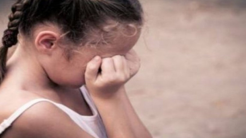 Bakıda azyaşlı qızın telefonunu əlindən alıb qaçdılar