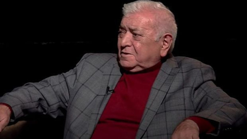 Həyat yoldaşıma heç nə almıram, deyir ki, sən özün mənə hədiyyəsən - Aqil Abbas