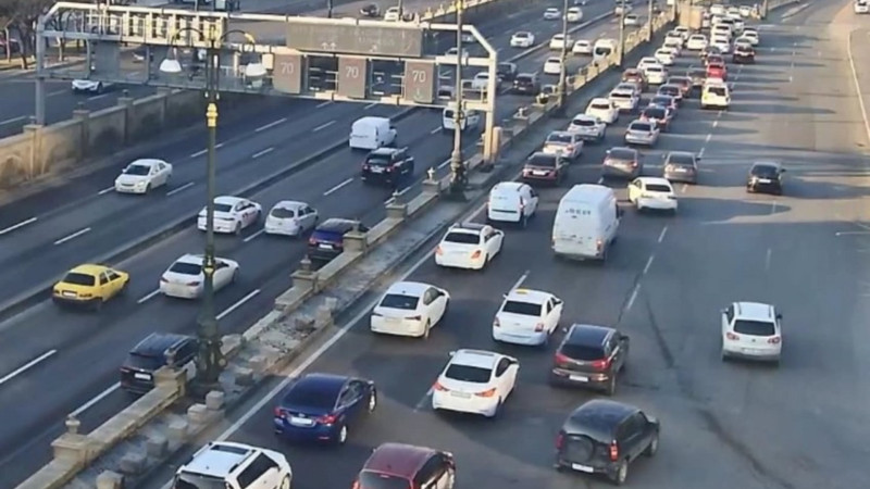 Bakının bir çox yollarında tıxac müşahidə edilir - SİYAHI