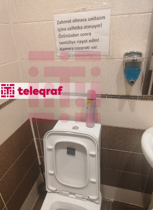 Bakıda məşhur xəstəxananın tualetində qəribə elan: “Kamera çəkir” - FOTO